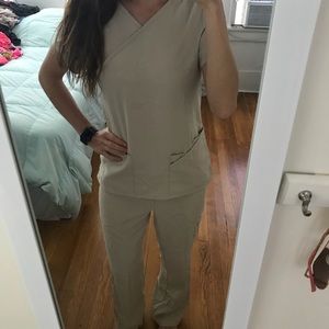 Urbane scrubs set